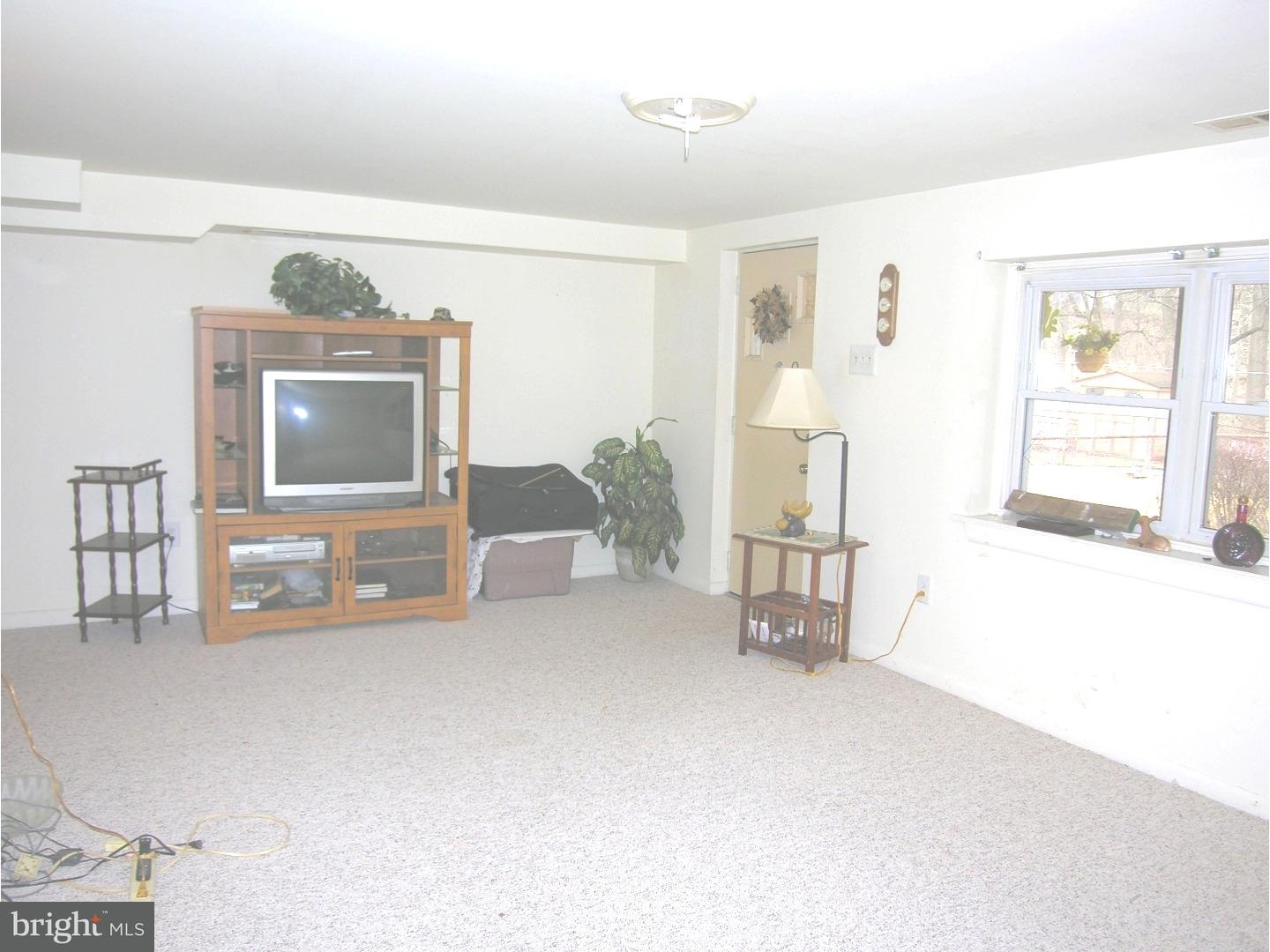 3456 Vinton Road Philadelphia, PA 19154 - Photo 12 of 14 Family Room