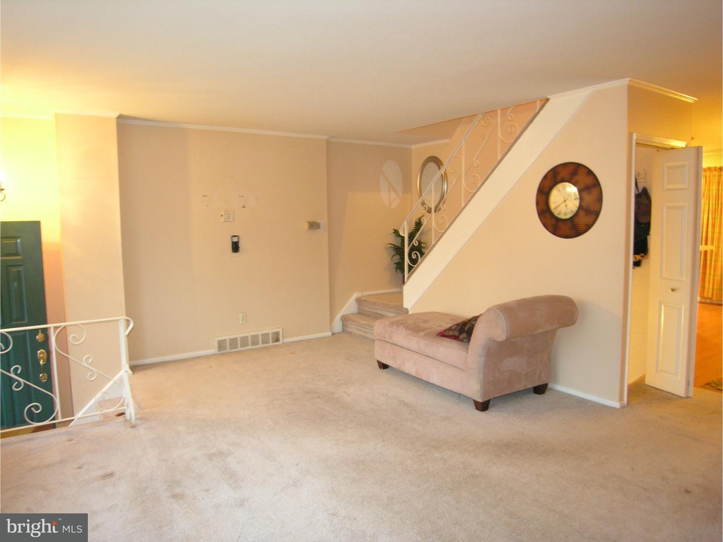 3456 Vinton Road Philadelphia, PA 19154 - Photo 13 of 14 Living Room