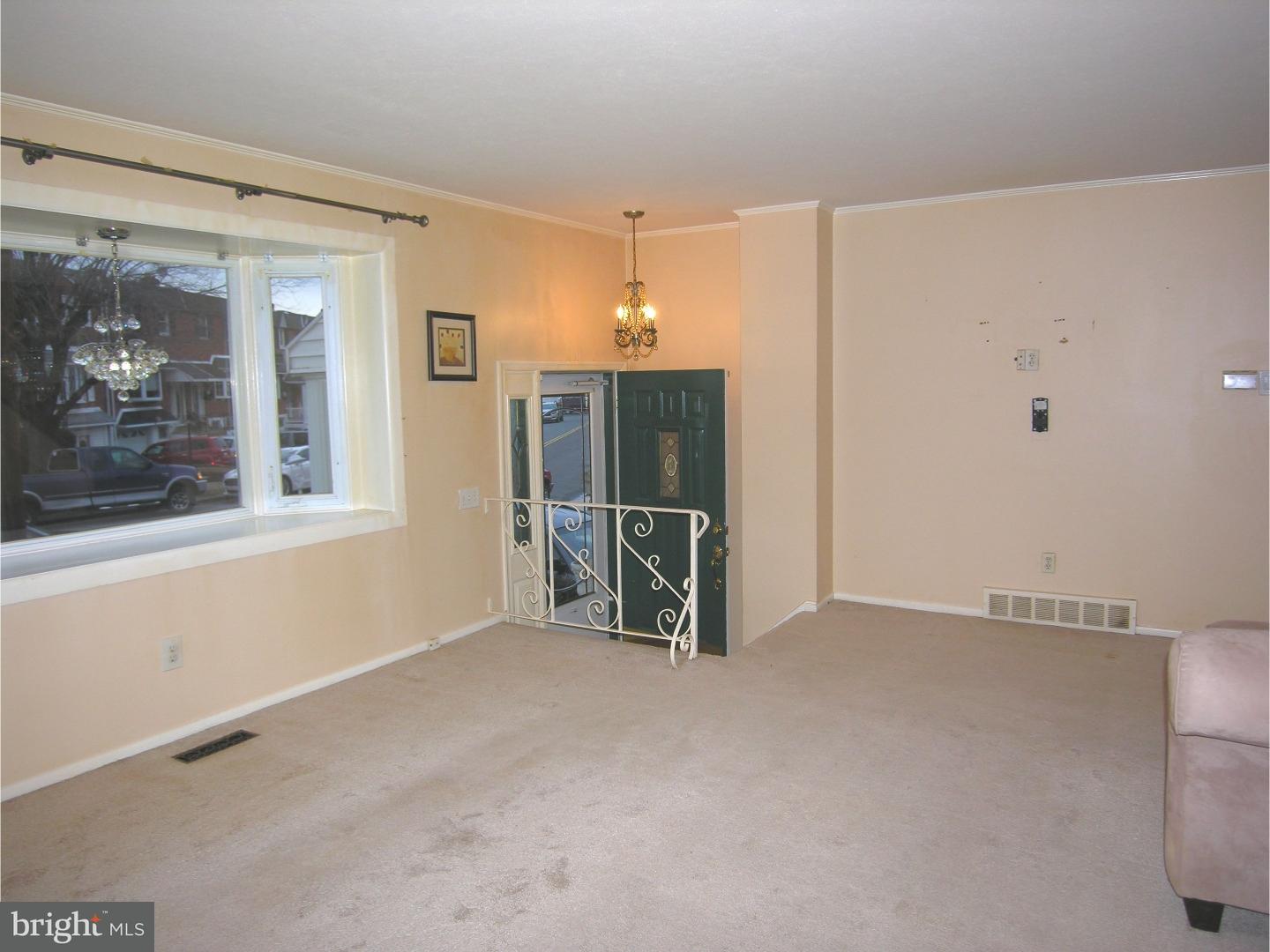 3456 Vinton Road Philadelphia, PA 19154 - Photo 3 of 14 Living Room