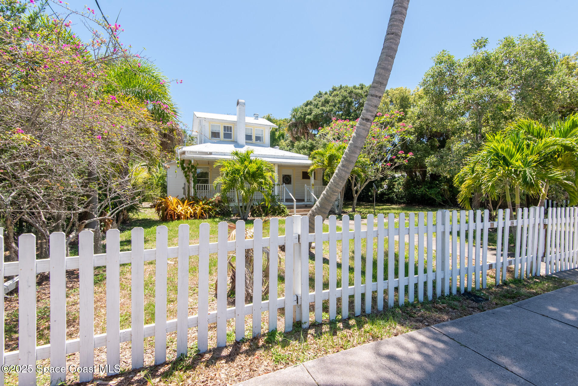 2101 Vernon Place Melbourne, FL 32901 - Photo 2 of 16 a view of a wooden fence