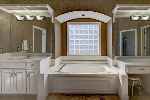 $717,777 | 9625 Cailler Drive, Lenexa, KS 66220