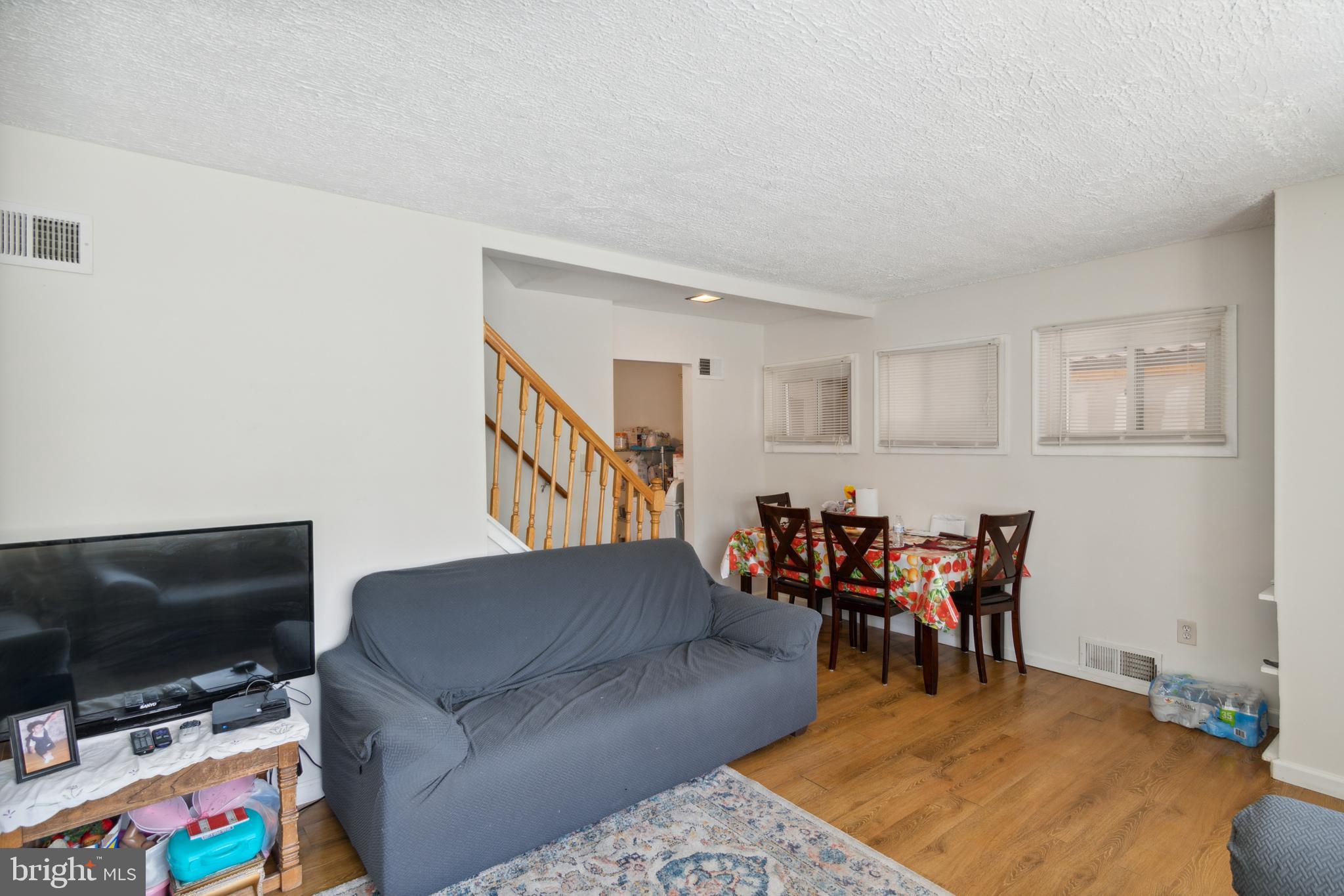 Living/dining area