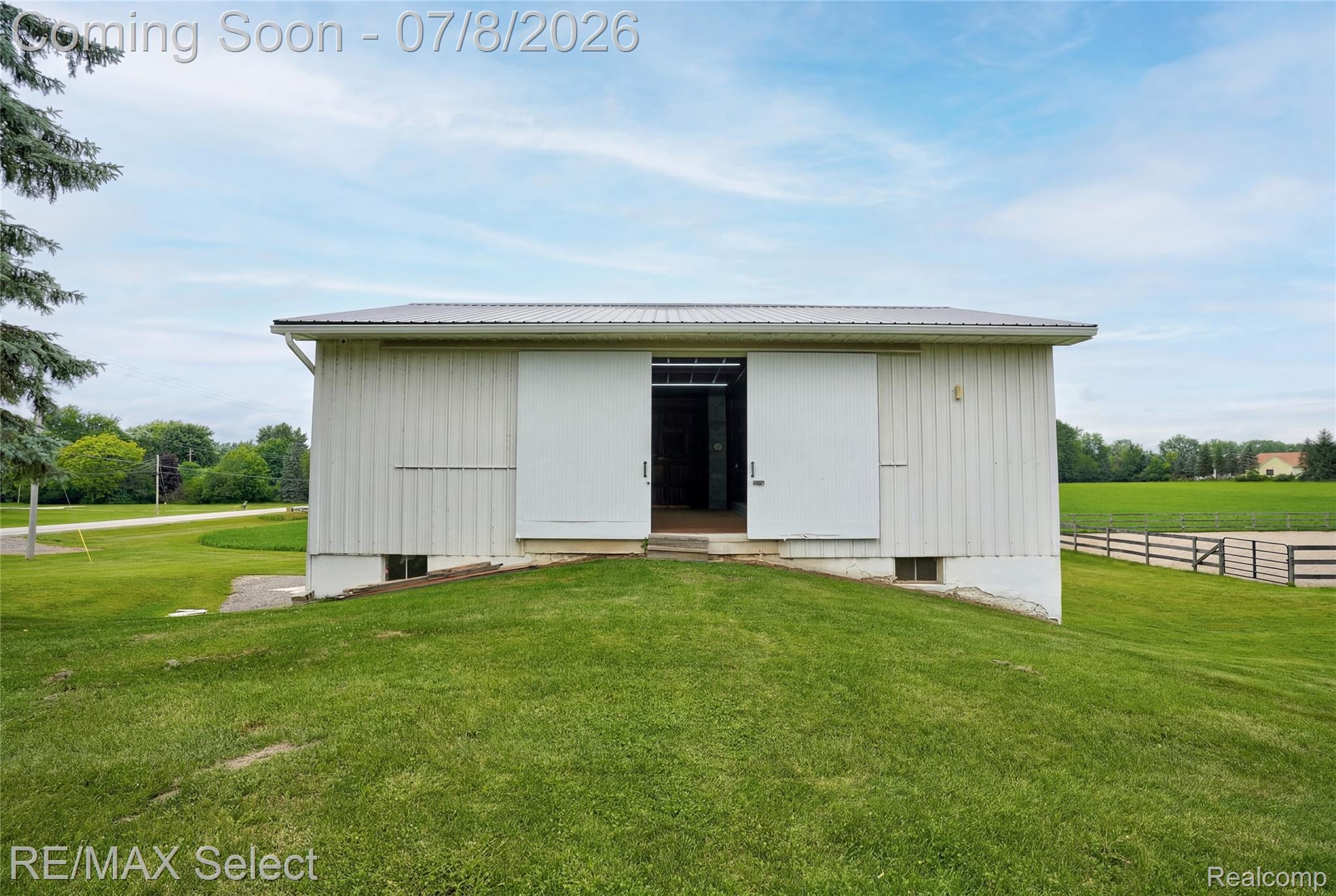 11025 Davison Road Davison, MI 48423 - Photo 14 of 75 11025 Davison Road 029.JPG