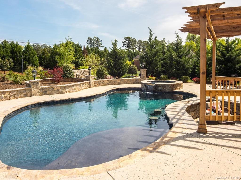 1602 Pearlstone Lane Matthews, NC 28104 - Photo 4 of 24 Gallery Image 4