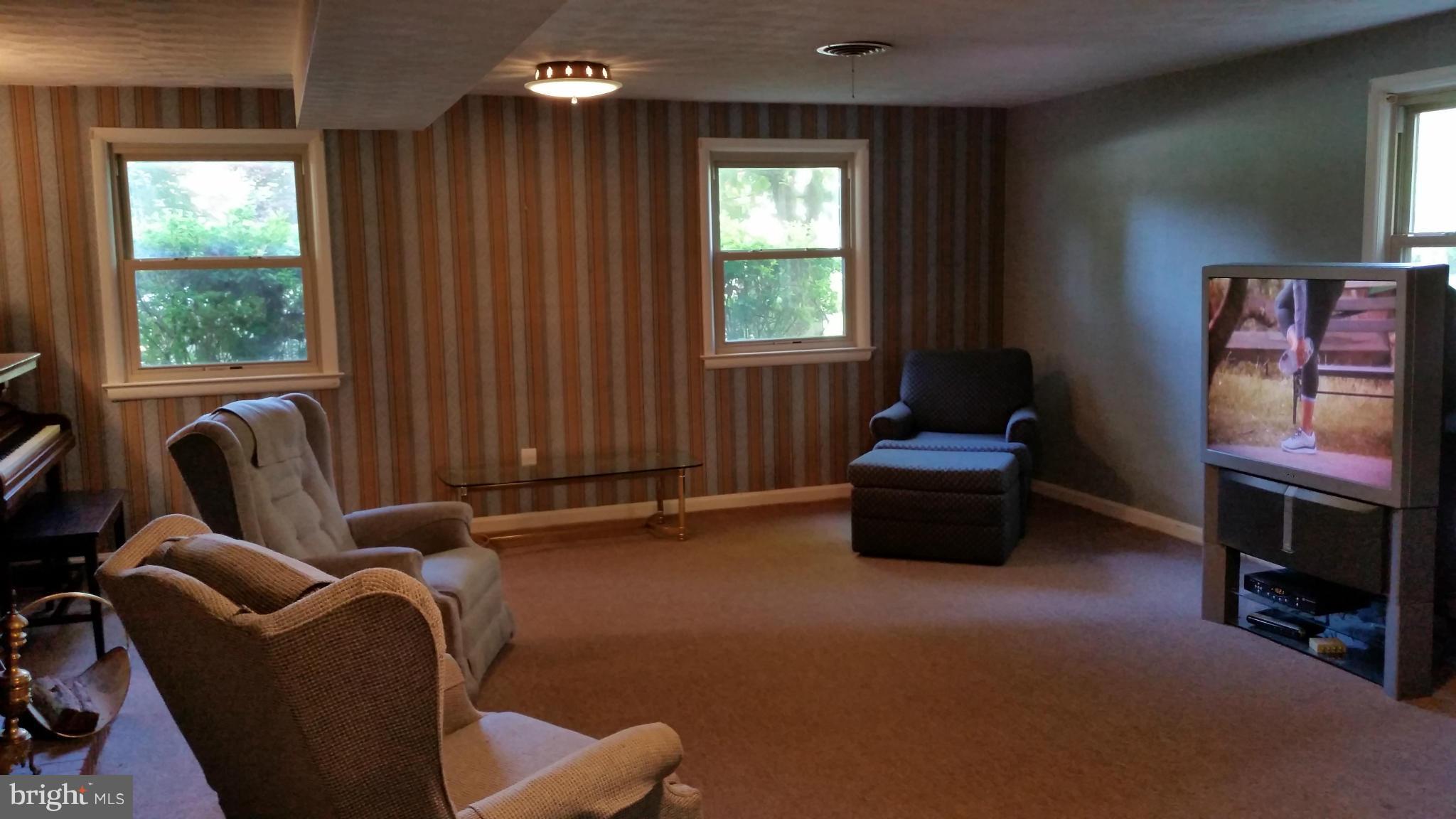 402 Neale Avenue Silver Spring, MD 20901 - Photo 15 of 25 Family Room