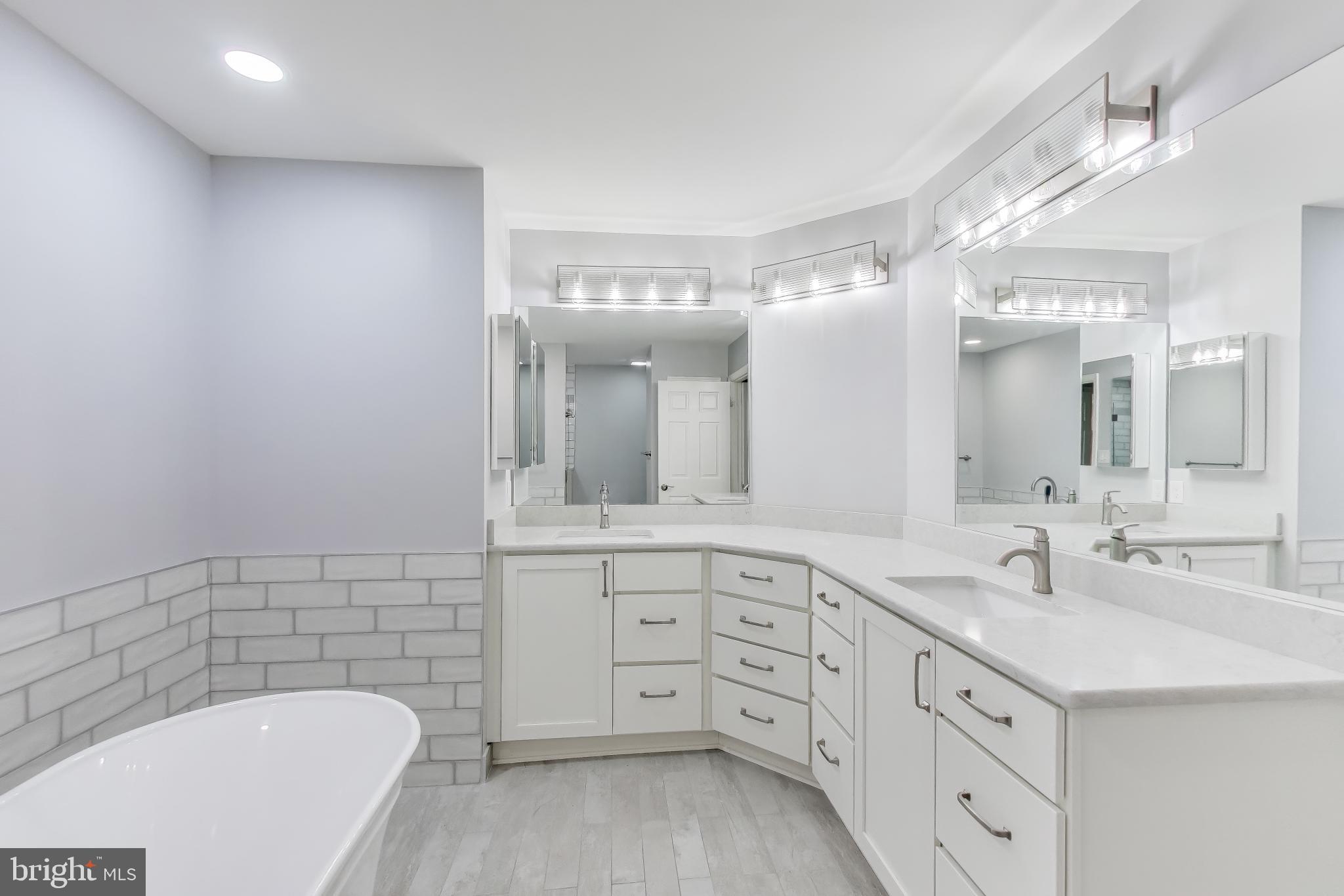 8017 Rising Ridge Road Bethesda, MD 20817 - Photo 24 of 54 a spacious bathroom with a double vanity sink mirror and bathtub