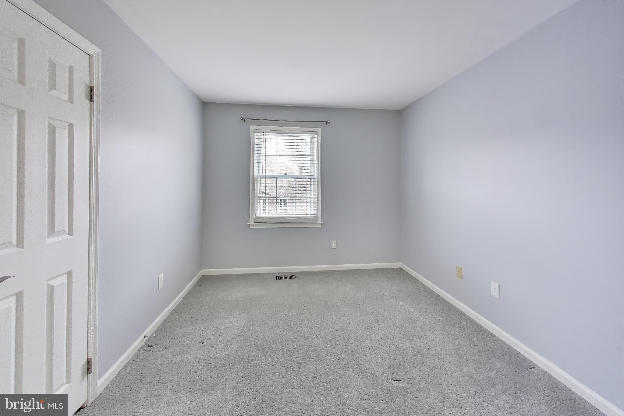 8017 Rising Ridge Road Bethesda, MD 20817 - Photo 29 of 54 an empty room with a window
