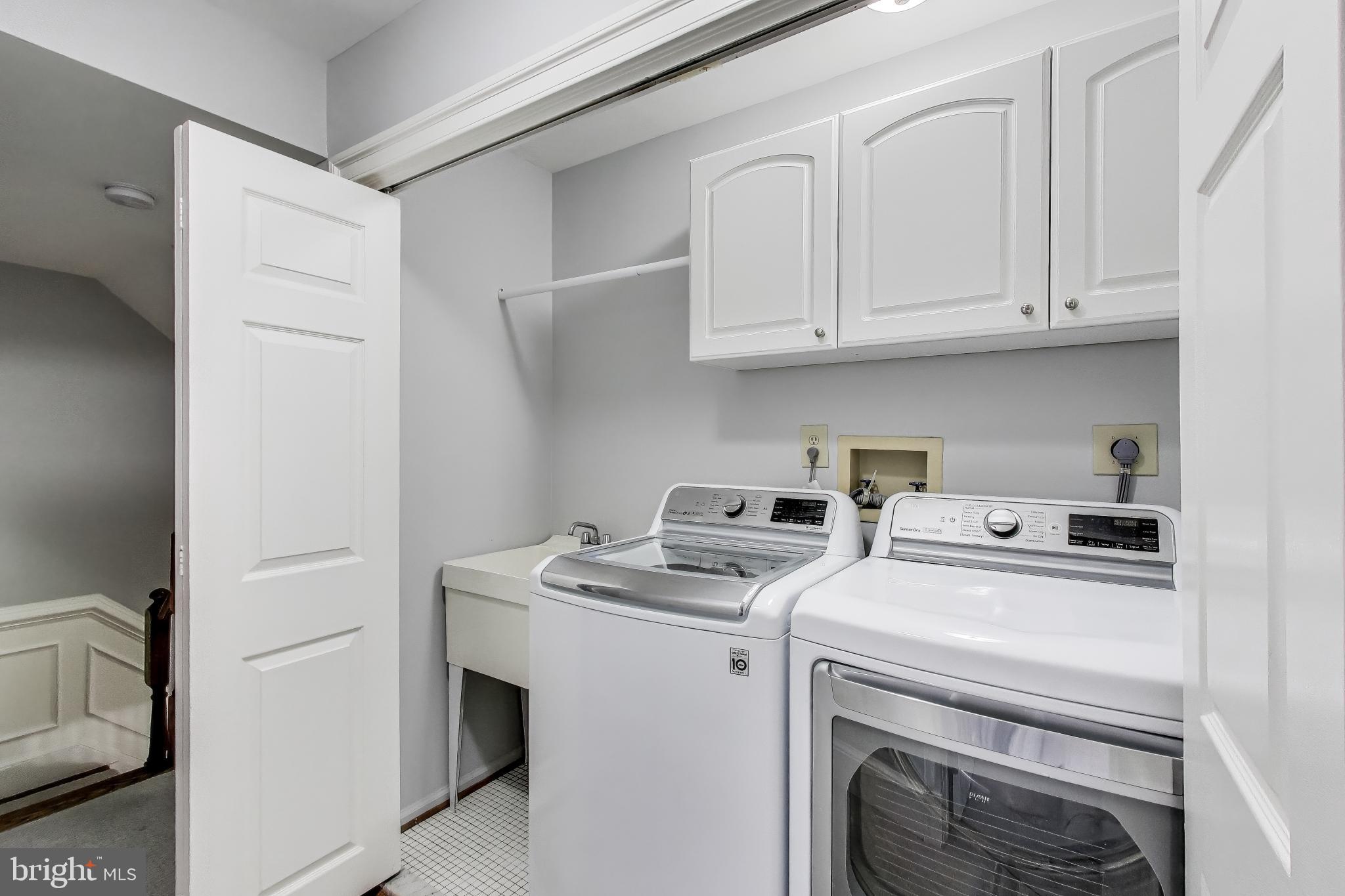 8017 Rising Ridge Road Bethesda, MD 20817 - Photo 33 of 54 a utility room with dryer and washer