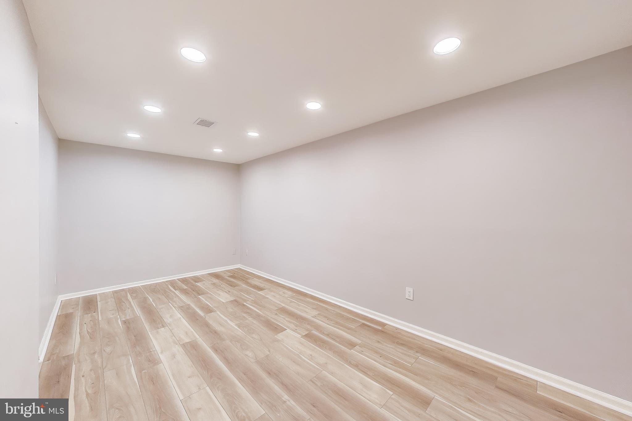 8017 Rising Ridge Road Bethesda, MD 20817 - Photo 41 of 54 a view of empty room