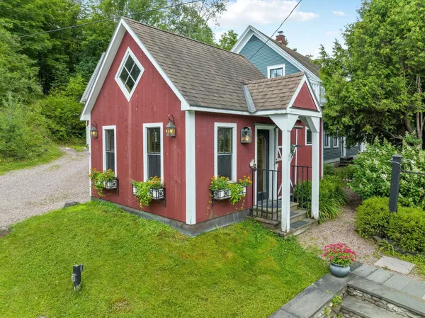 $1,595,000 | 4 Highland Avenue, Stowe, VT 05672