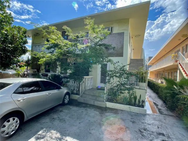$1,800 | 626 Meridian Avenue, Unit 9, Miami Beach, FL 33139