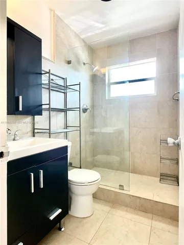 $1,800 | 626 Meridian Avenue, Unit 9, Miami Beach, FL 33139