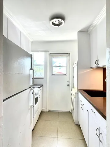 $1,800 | 626 Meridian Avenue, Unit 9, Miami Beach, FL 33139