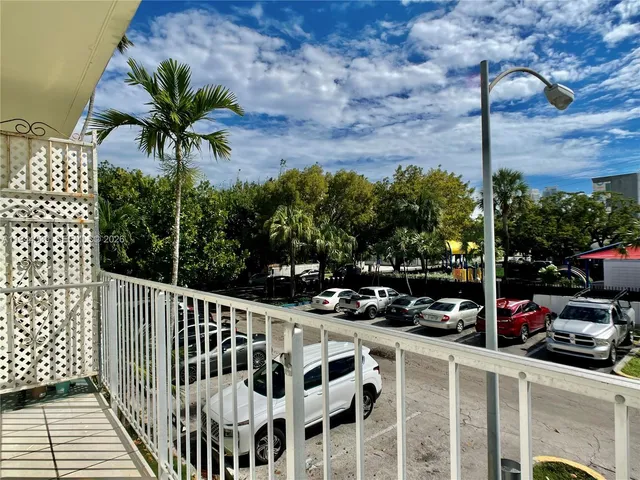 $1,800 | 626 Meridian Avenue, Unit 9, Miami Beach, FL 33139