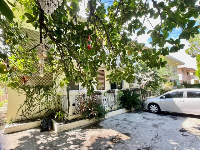 $1,800 | 626 Meridian Avenue, Unit 9, Miami Beach, FL 33139