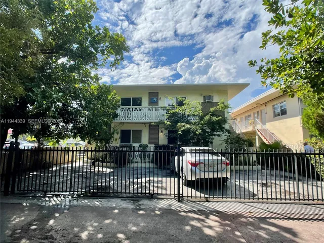 $1,800 | 626 Meridian Avenue, Unit 9, Miami Beach, FL 33139