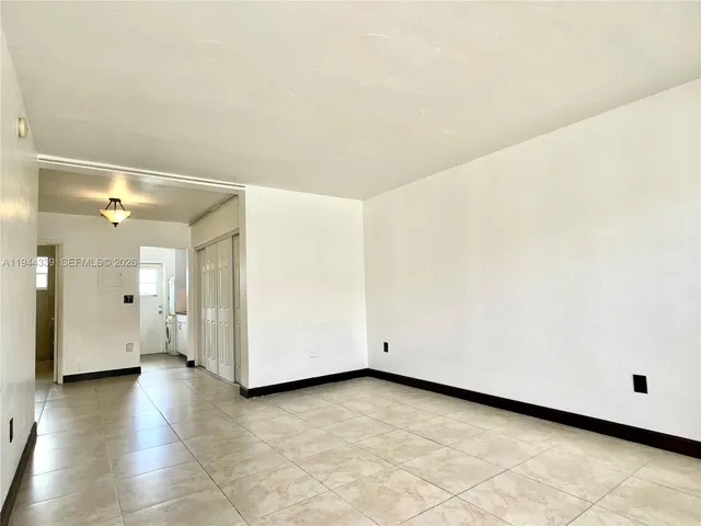 $1,800 | 626 Meridian Avenue, Unit 9, Miami Beach, FL 33139
