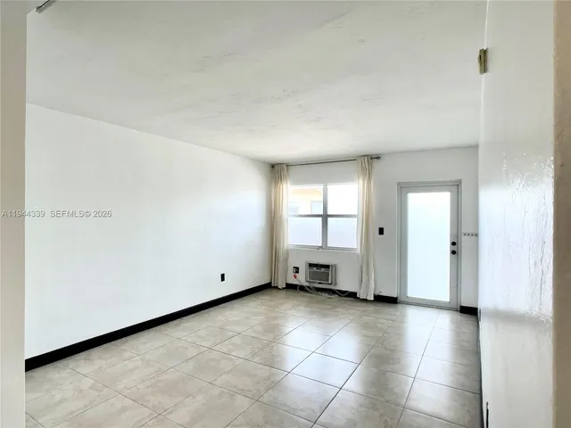 $1,800 | 626 Meridian Avenue, Unit 9, Miami Beach, FL 33139