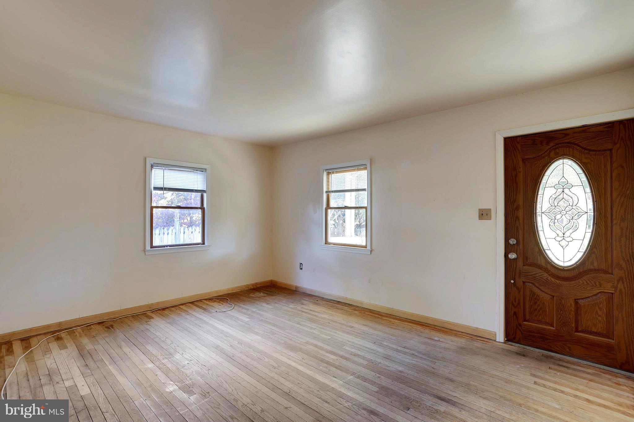 12214-road Charles Road Silver Spring, MD 20906 - Photo 3 of 30 Living Room