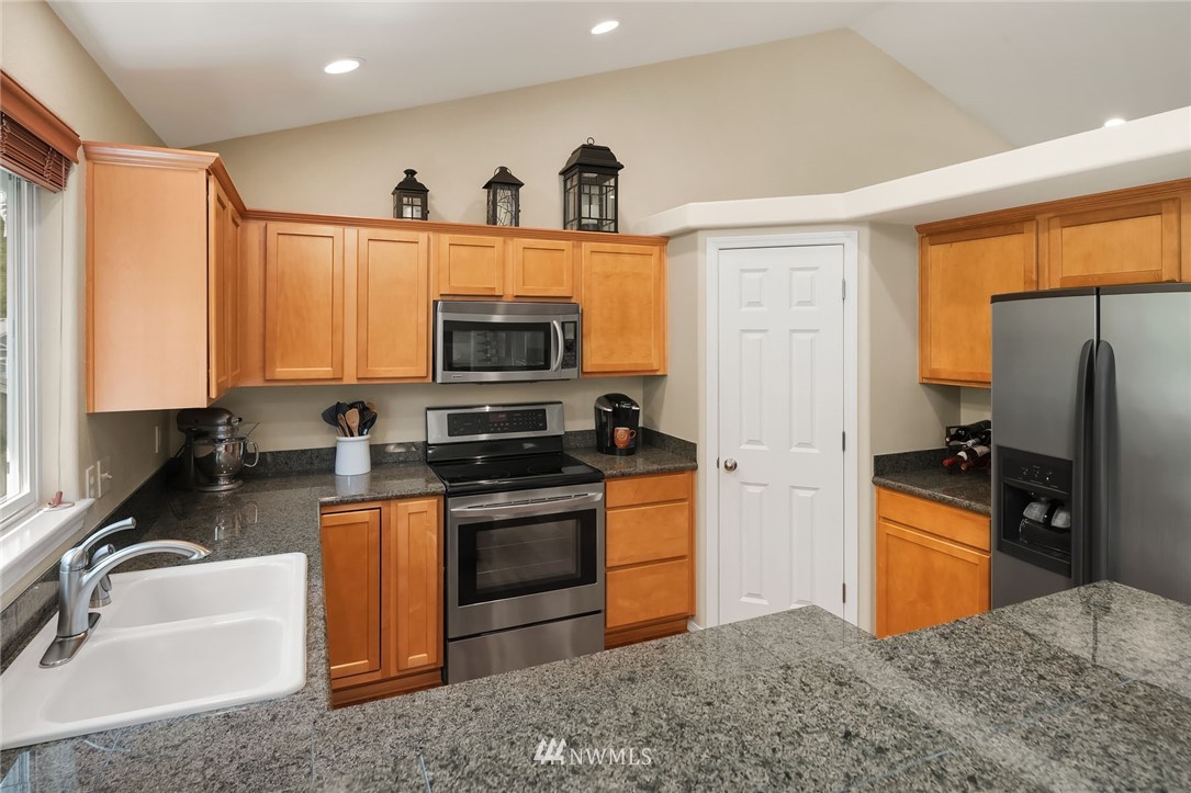 824 183rd Place Southeast Bothell, WA 98012 - Photo 8 of 25