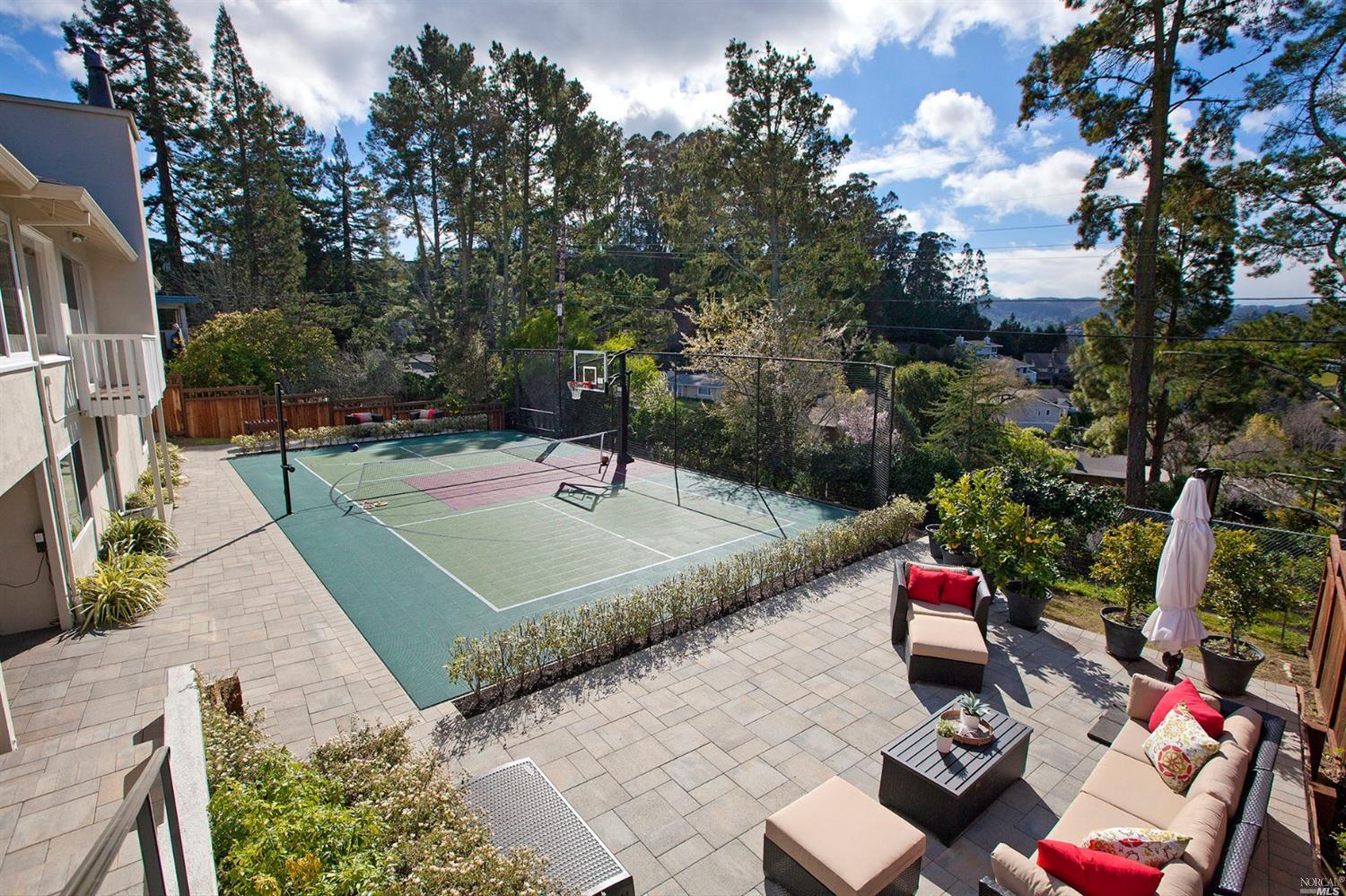 a view of an outdoor space