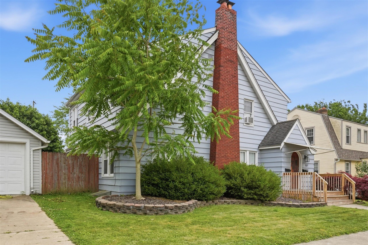 707 Harrison Street, Unit : 2 Monroe, MI 48161 - Photo 4 of 34