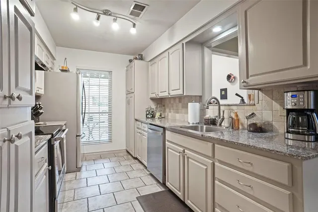 $485,000 | 2847 Oak Forest Drive, Grapevine, TX 76051