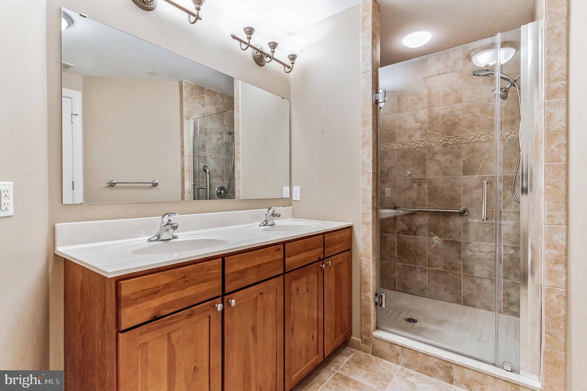 200 Ernest Way, Unit 218 Philadelphia, PA 19111 - Photo 15 of 44 Primary bathroom