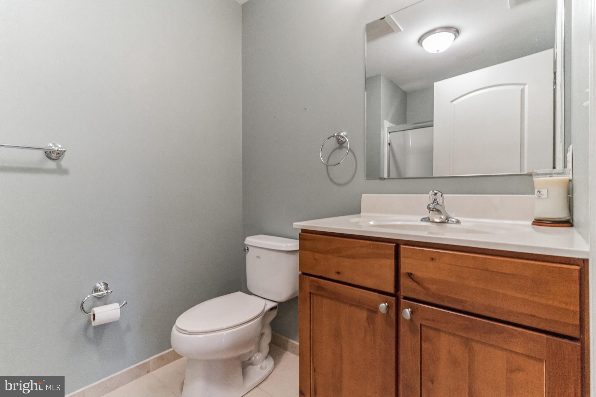 200 Ernest Way, Unit 218 Philadelphia, PA 19111 - Photo 24 of 44 Hall Bathroom