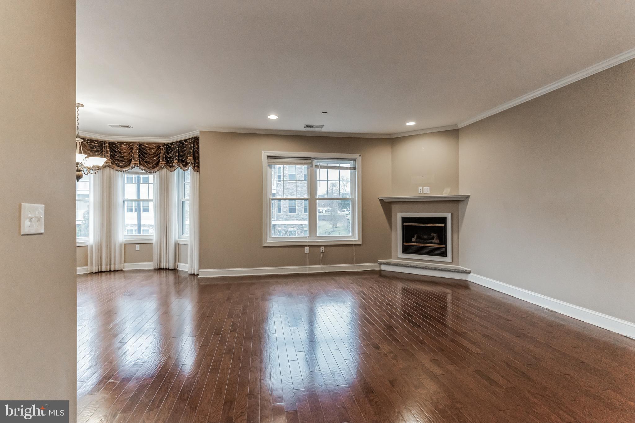 200 Ernest Way, Unit 218 Philadelphia, PA 19111 - Photo 4 of 44 Sunlit and Spacious!