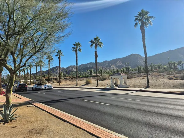 a view of a parking area