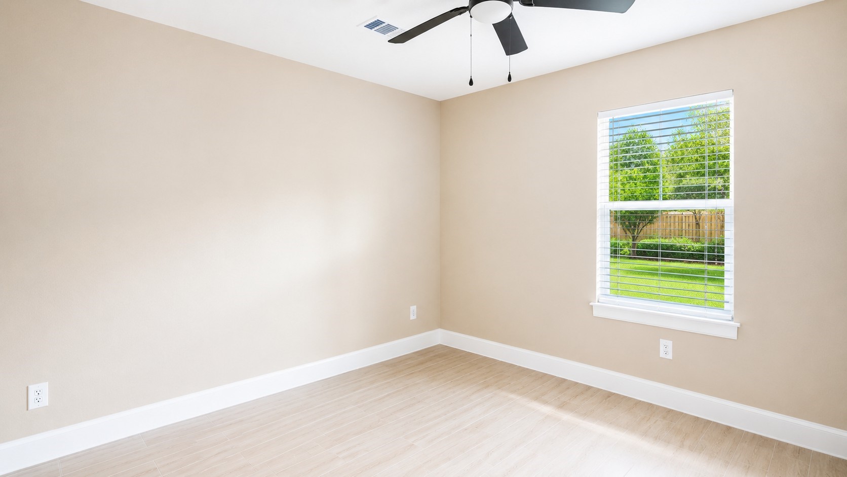 1206 B Pinewood Lane Pasadena, TX 77502 - Photo 12 of 15