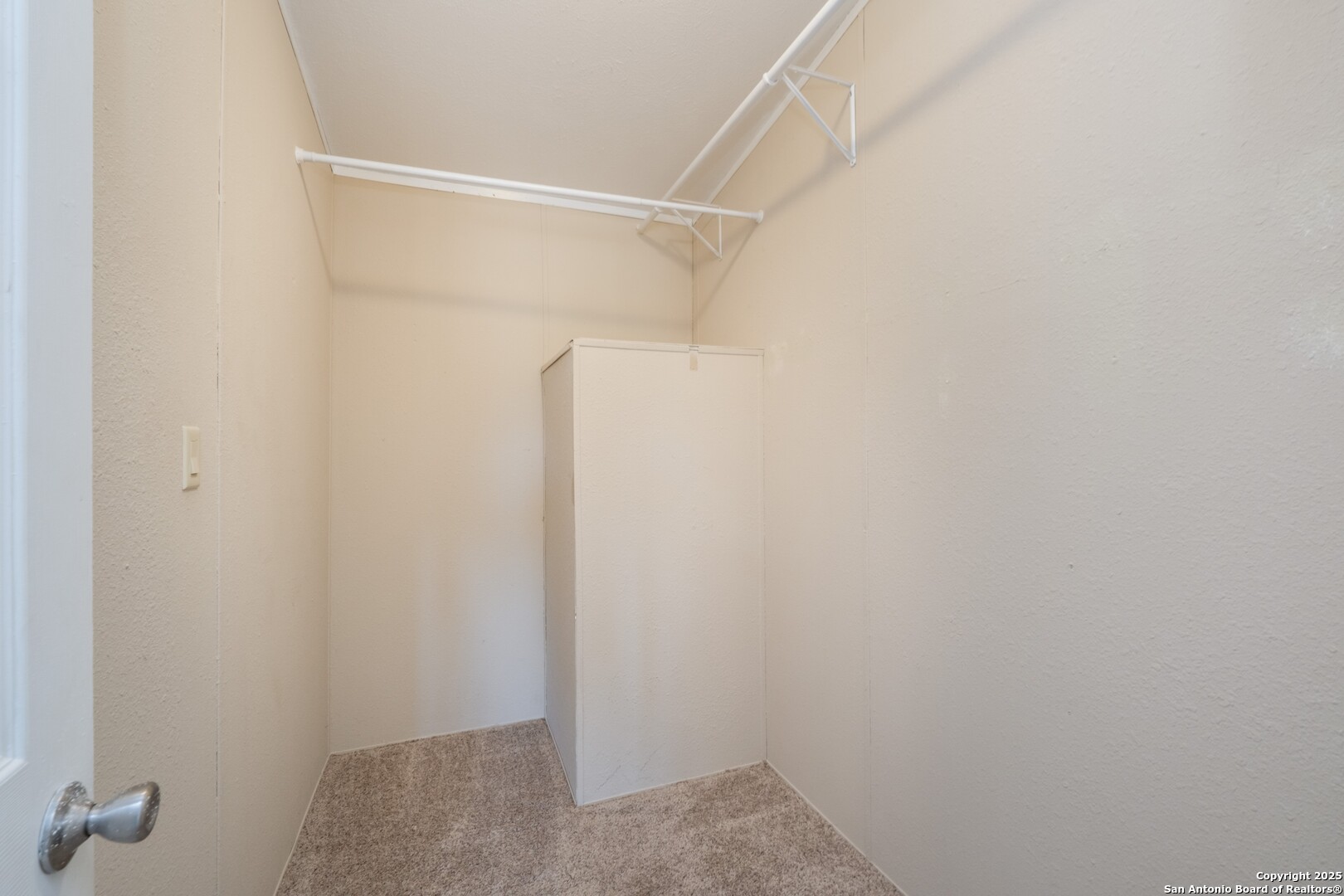 1007 County Road 773 Devine, TX 78016 - Photo 18 of 31 a view of small space