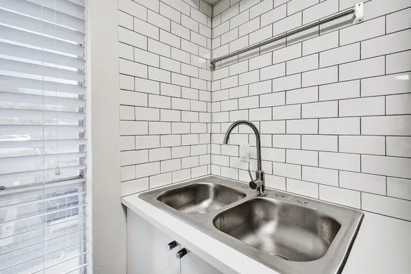 a close view of sink and tap