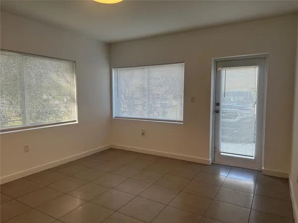 a view of livingroom with furniture