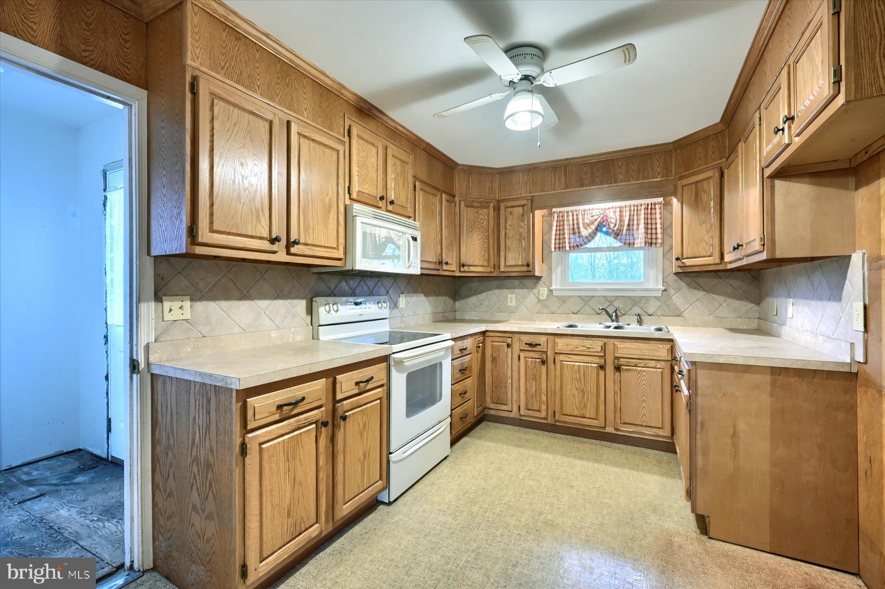 1990 Sand Hill Road Hershey, PA 17033 - Photo 10 of 41 Kitchen