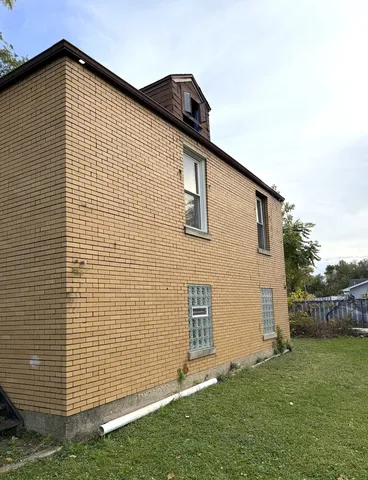 a view of backyard of house