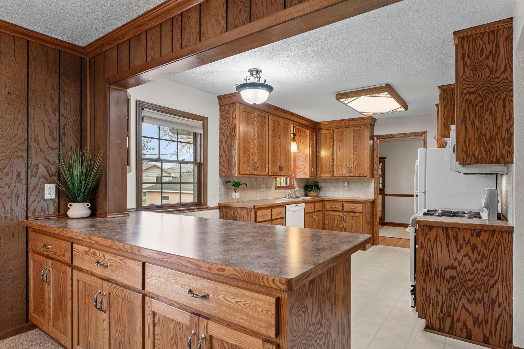 9706 Foley Boulevard Northwest Coon Rapids, MN 55433 - Photo 7 of 45