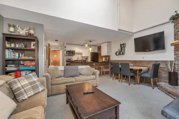 $329,000 | 6 River Run Drive, Unit Q, Bartlett, NH 03812