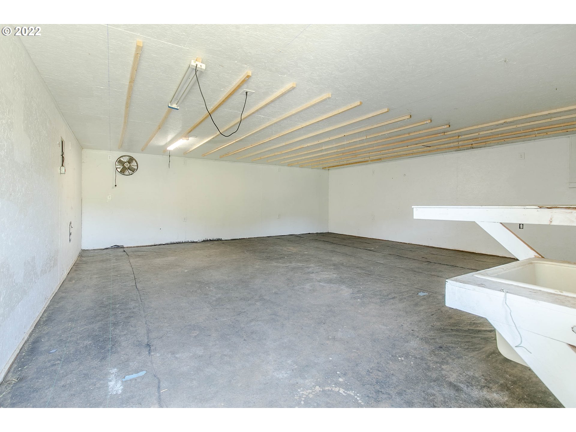 42466 Winberry Creek Road Fall Creek, OR 97438 - Photo 21 of 32 Gallery Image 21