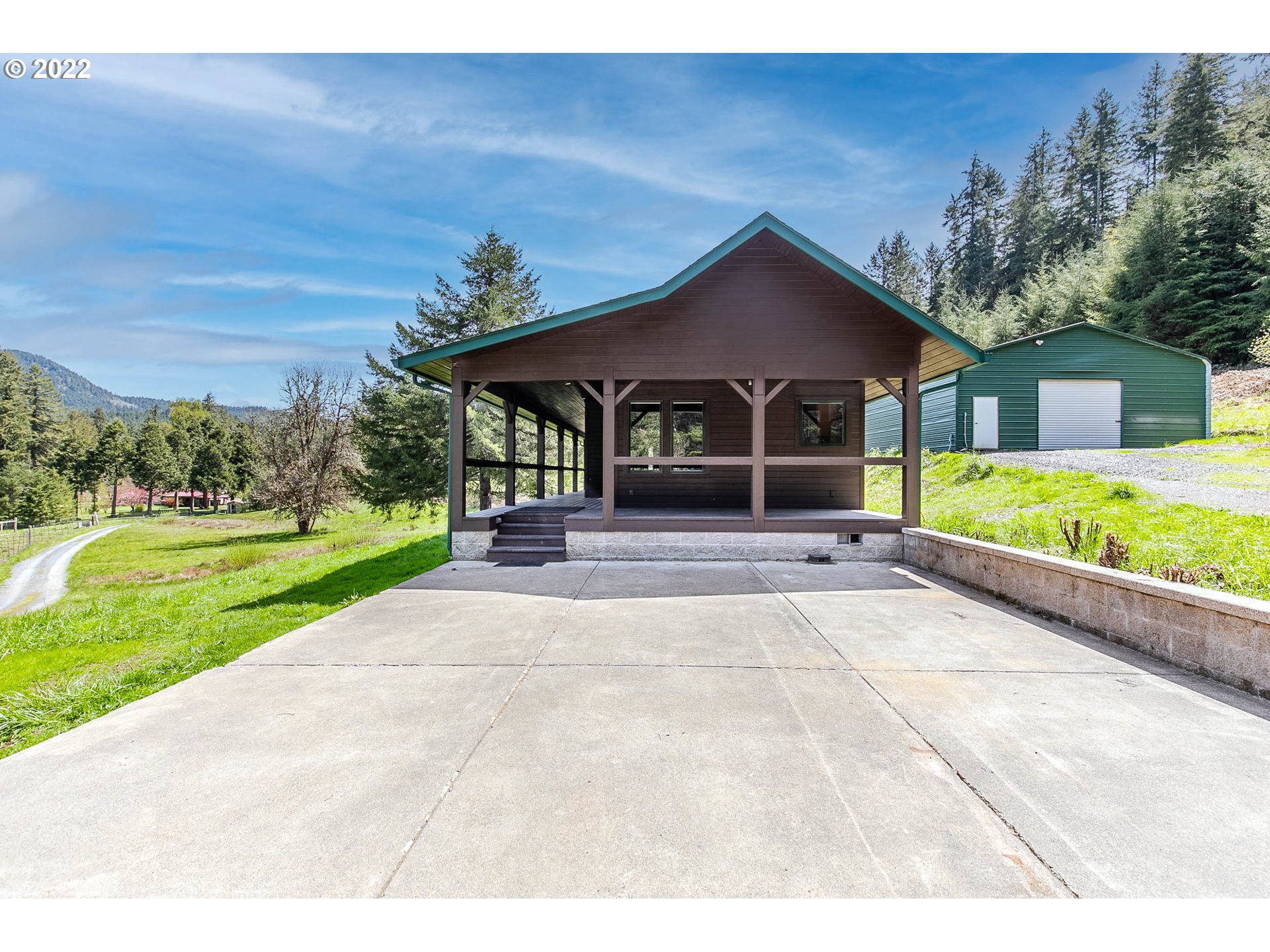 42466 Winberry Creek Road Fall Creek, OR 97438 - Photo 4 of 32 Gallery Image 4