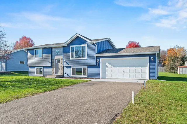 $329,000 | 1110 Eulaine Circle, Hammond, WI 54015