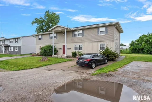 $419,900 | 28 Circle Drive, Chatham, IL 62629