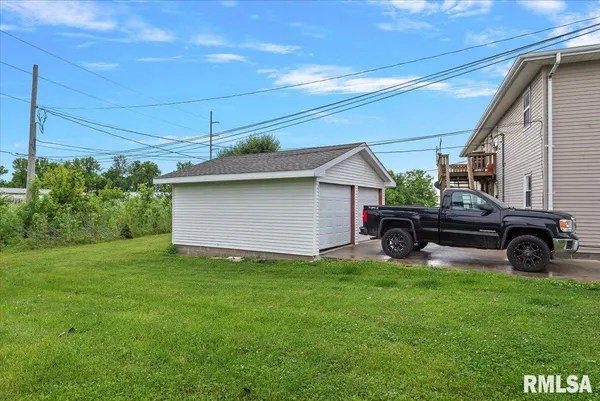 $419,900 | 28 Circle Drive, Chatham, IL 62629