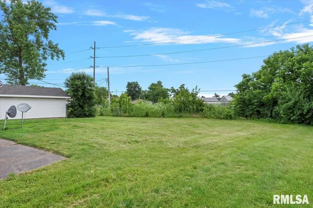 $419,900 | 28 Circle Drive, Chatham, IL 62629