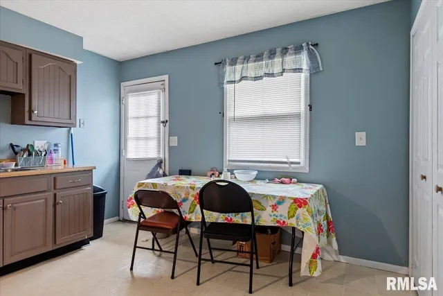 $419,900 | 28 Circle Drive, Chatham, IL 62629