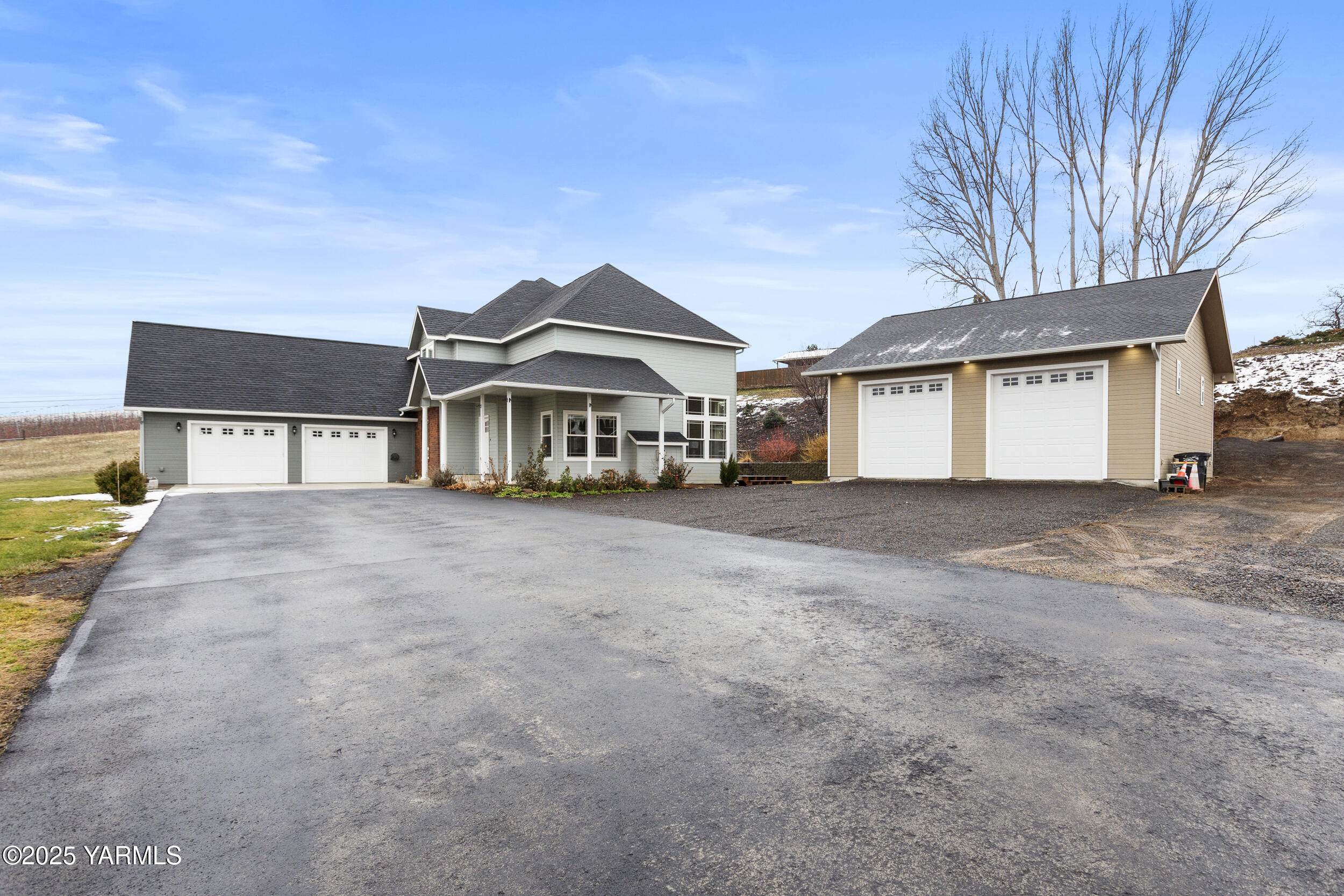 11202 Flintstone Road Yakima, WA 98908 - Photo 2 of 47 a front view of a house with a yard and garage