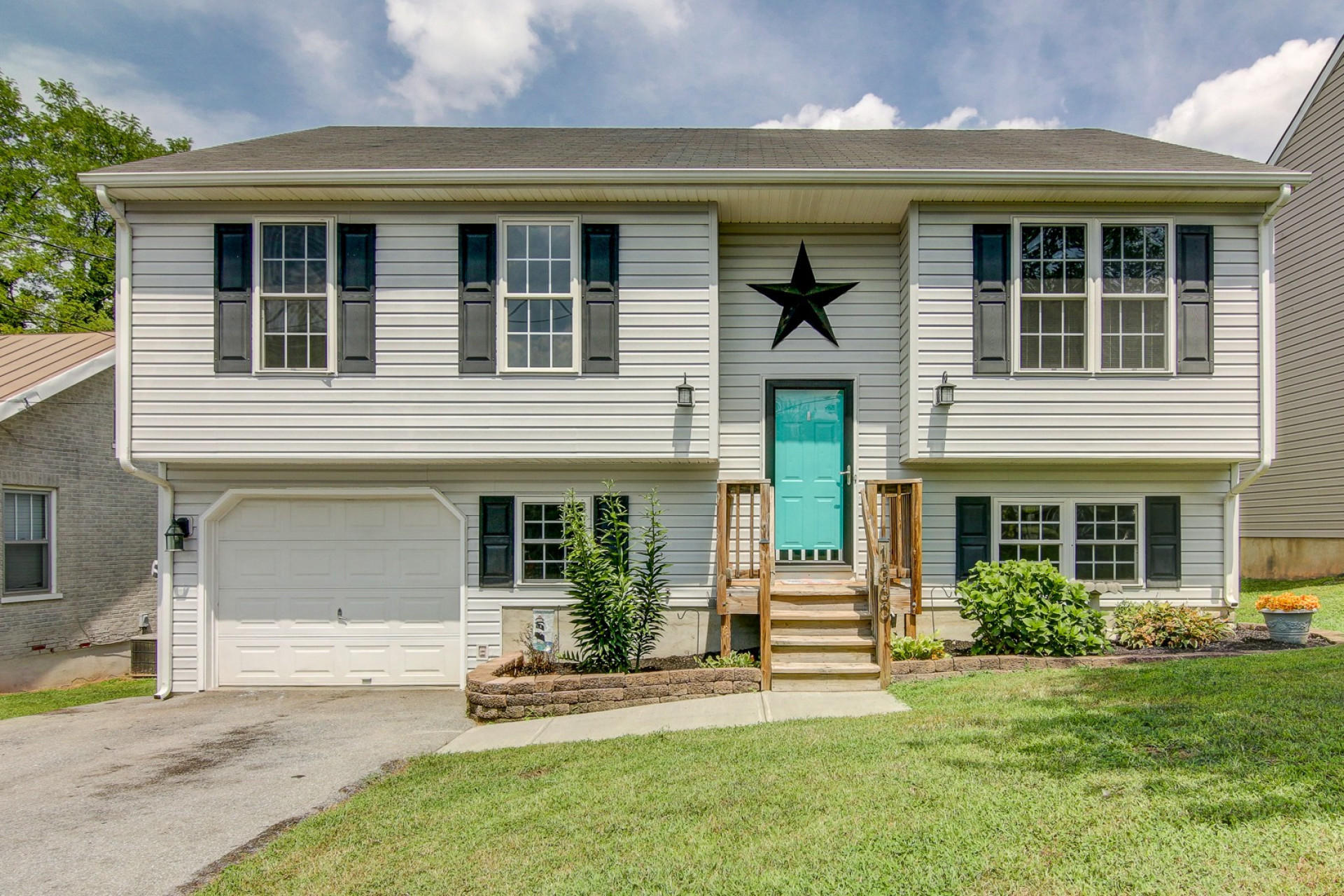 1360 Thomason Road Southeast Roanoke, VA 24014 - Photo 1 of 27 fhd_1360 Thomason Road Southeast-1_68014