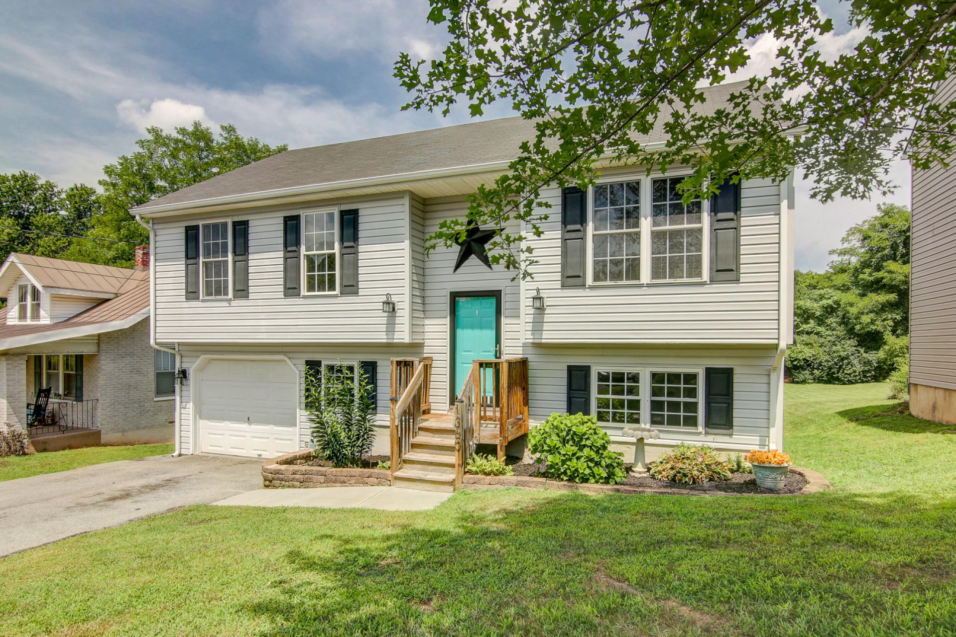 1360 Thomason Road Southeast Roanoke, VA 24014 - Photo 2 of 27 fhd_1360 Thomason Road Southeast-2_68014