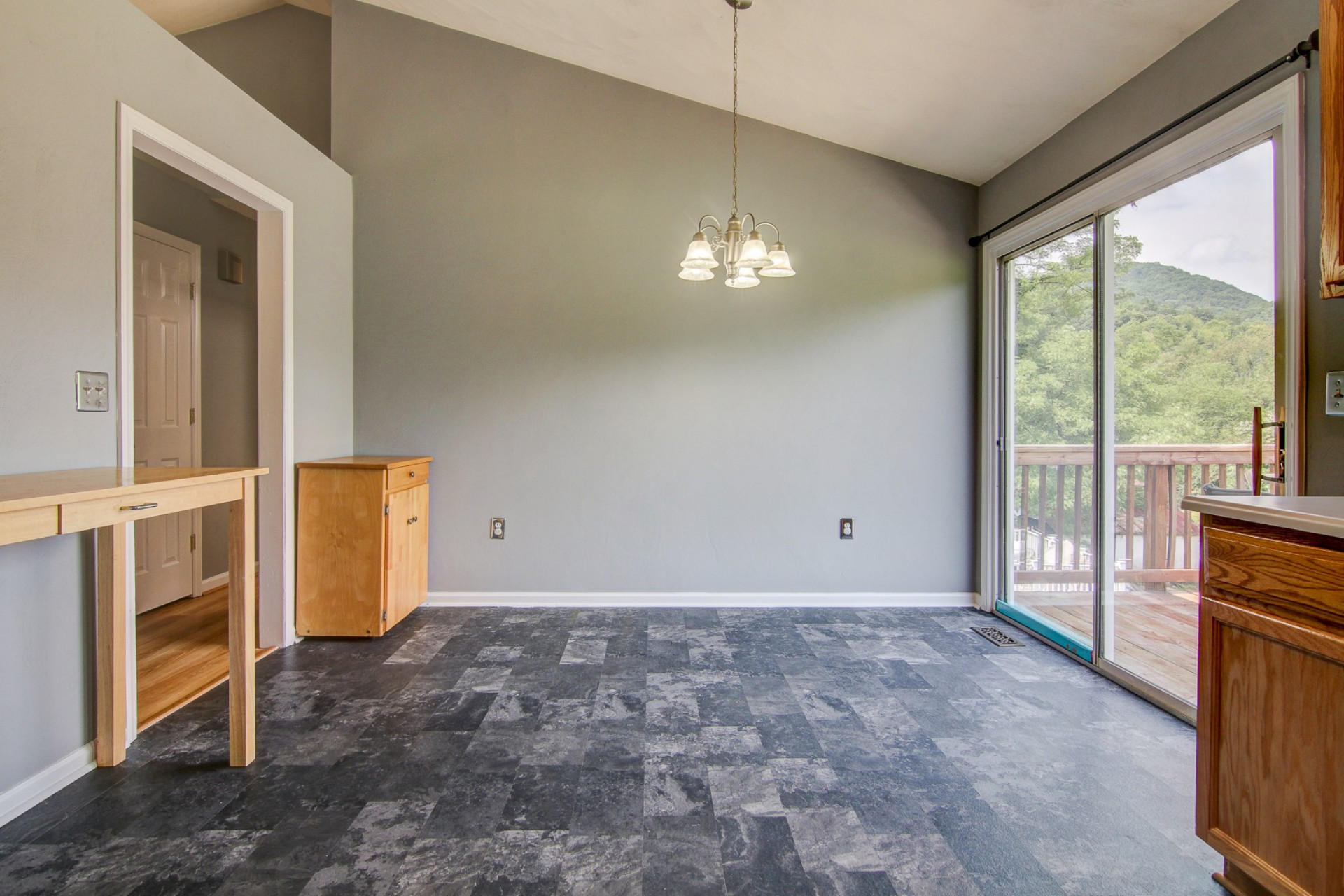 1360 Thomason Road Southeast Roanoke, VA 24014 - Photo 11 of 27 fhd_1360 Thomason Road Southeast-11_6801